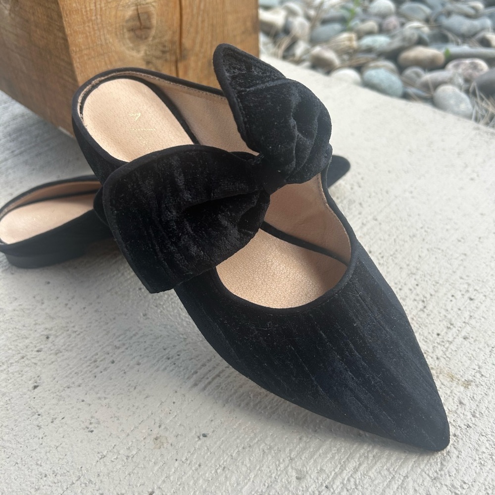 Anthropologie Black Mules Livia Bow sz 7